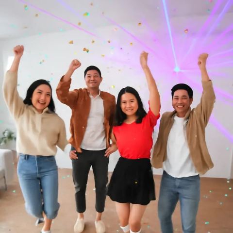 Ảnh bìa vuông bài hát Quên hết chức danh — nhạc EDM sôi động